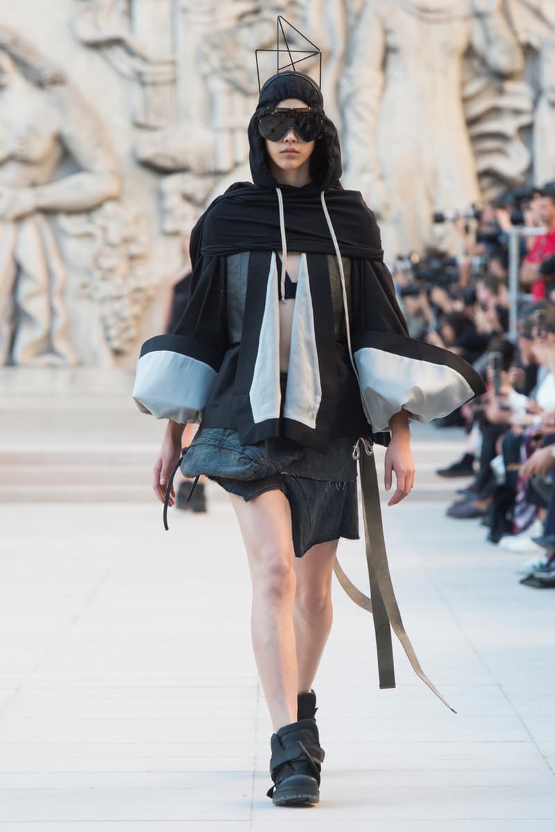 Rick Owens Spring/Summer 2019 Paris Fashion Week SS19 runway show womenswear fire burning set palais de tokyo american flag