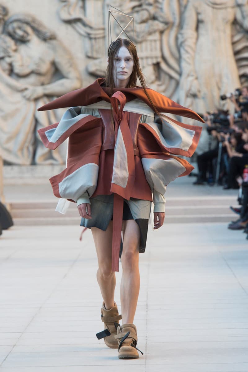 Rick Owens Spring/Summer 2019 Paris Fashion Week SS19 runway show womenswear fire burning set palais de tokyo american flag