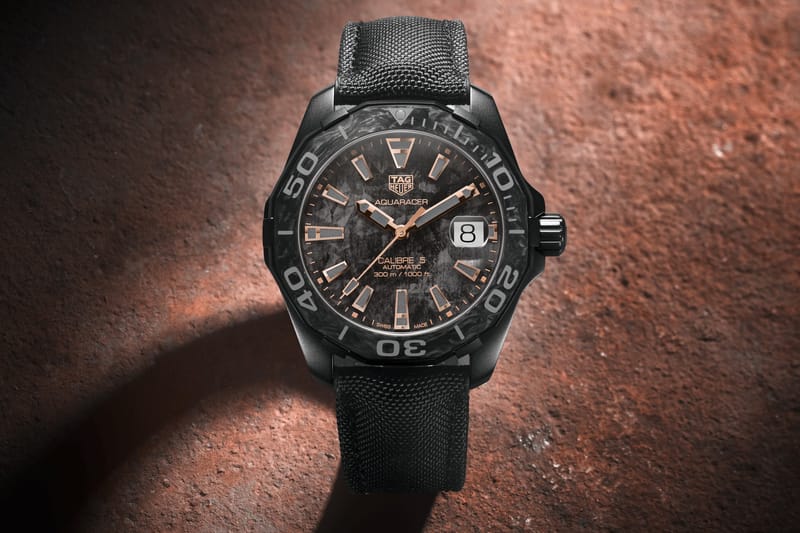 TAG Heuer Introduces a Stealthy Carbon Aquaracer