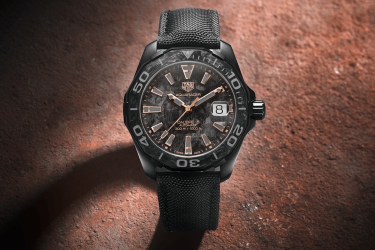 TAG Heuer Introduces a Stealthy Carbon Aquaracer