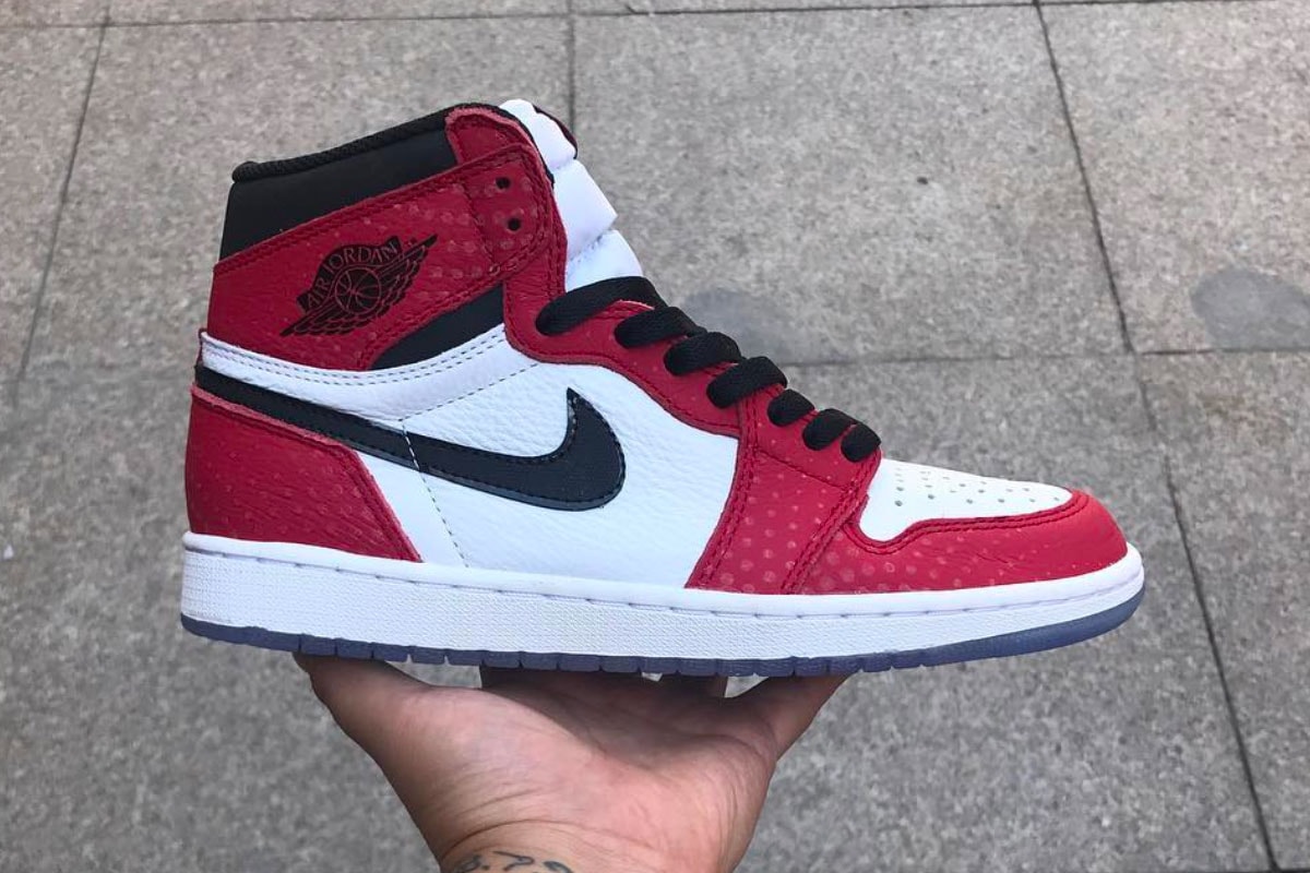 Air Jordan 1 Chicago Clear Sole Closer Look White red Black dots