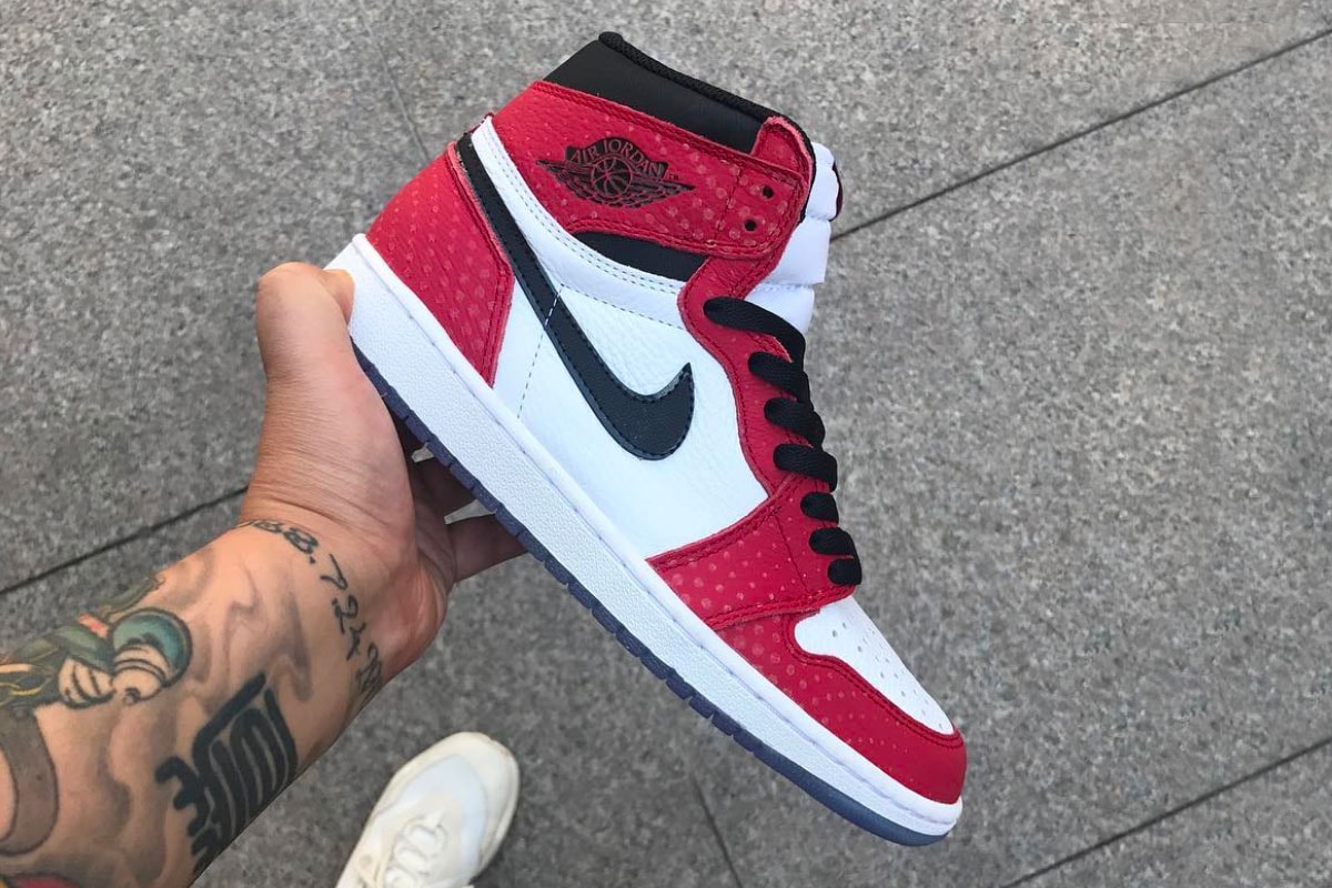 Air Jordan 1 Chicago Clear Sole Closer Look White red Black dots