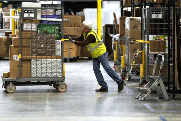 Amazon Raises Minimum Wage to $15 USD an Hour for U.S. Workers