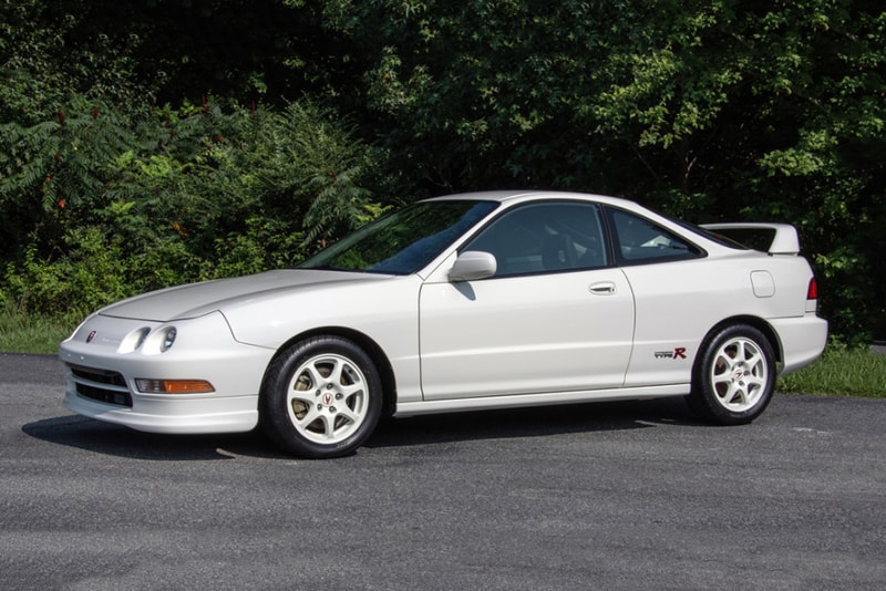 Barrett-Jackson Acura Integra Type R Auction JDM Championship White B18 B16a b18c engine DOHC VTEC Honda Integra DC2 DC5 EK9 EG6 FWD