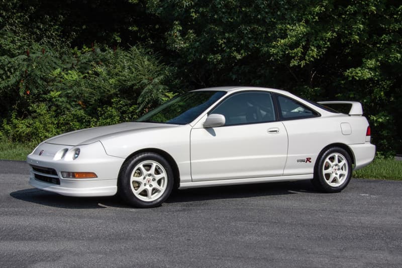 Barrett-Jackson Acura Integra Type R Auction JDM Championship White B18 B16a b18c engine DOHC VTEC Honda Integra DC2 DC5 EK9 EG6 FWD