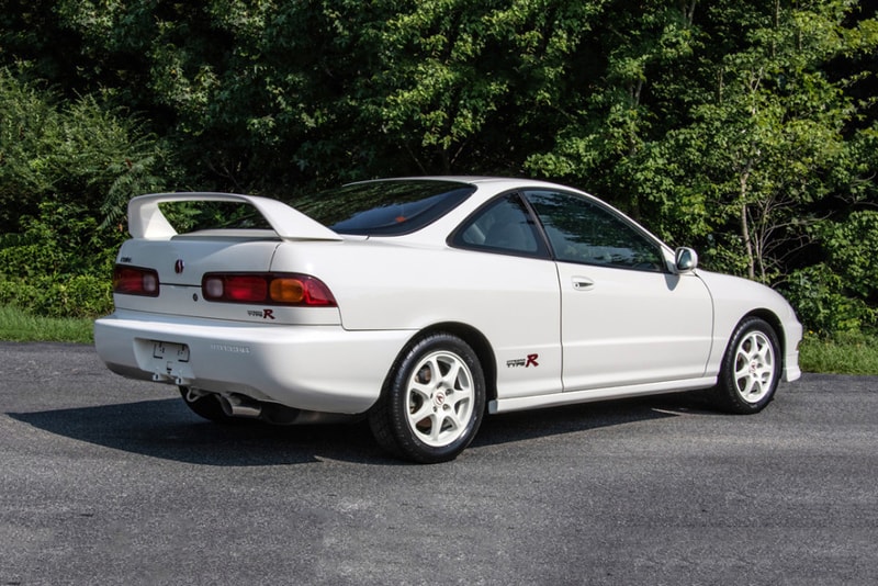 Barrett-Jackson Acura Integra Type R Auction JDM Championship White B18 B16a b18c engine DOHC VTEC Honda Integra DC2 DC5 EK9 EG6 FWD