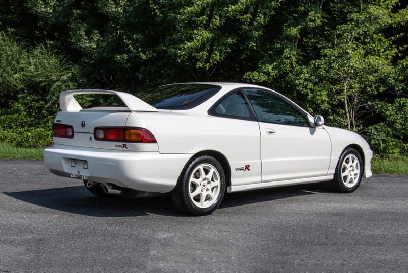Barrett-Jackson Acura Integra Type R Auction JDM Championship White B18 B16a b18c engine DOHC VTEC Honda Integra DC2 DC5 EK9 EG6 FWD