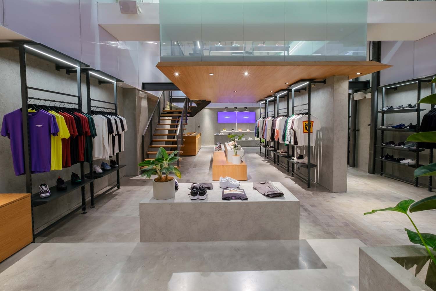 Commonwealth Opens its Largest Philippine Store