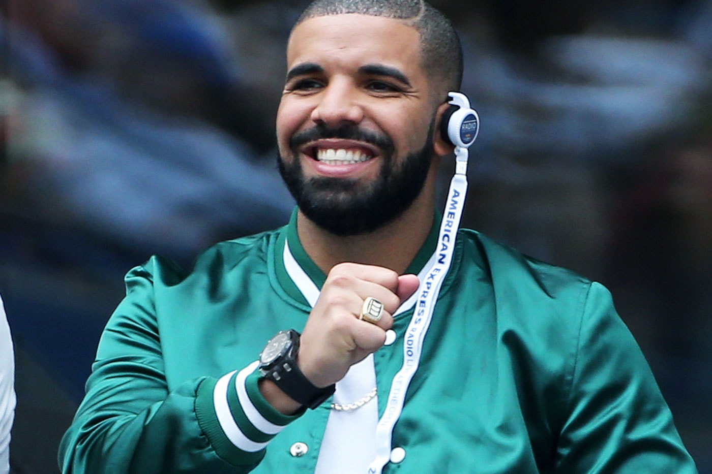 Drake Announces "Hotline Bling" Video