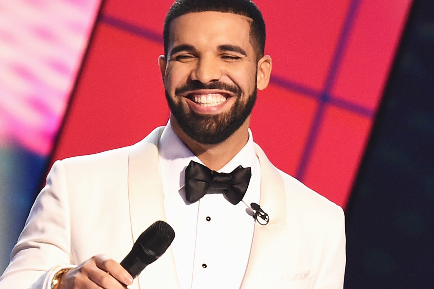Drake's "Hotline Bling" Video Is Coming out Tomorrow