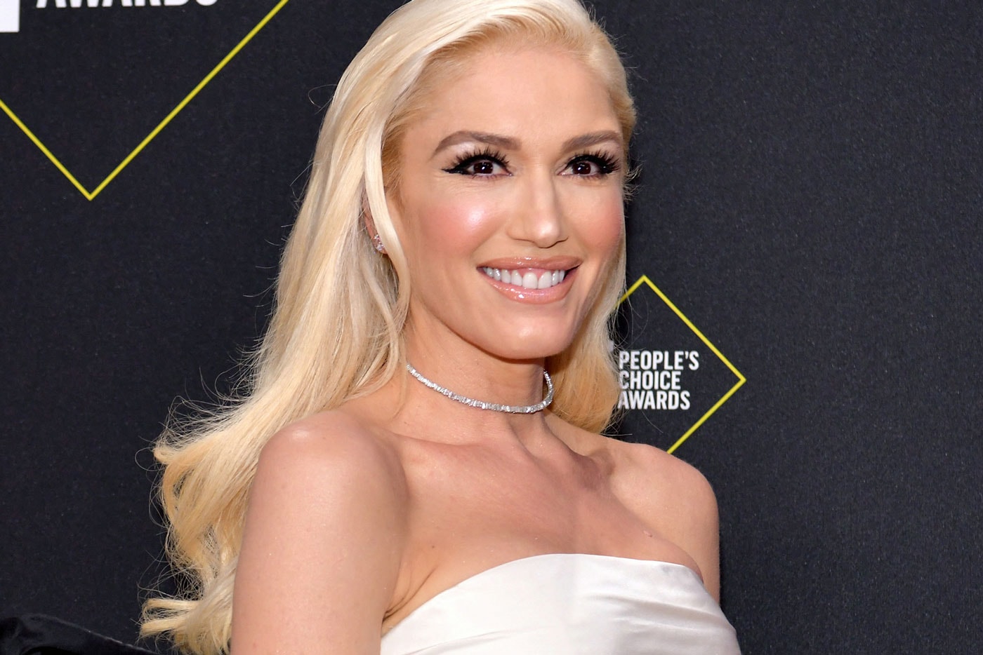 Gwen Stefani Releases "Used To Love You" Video