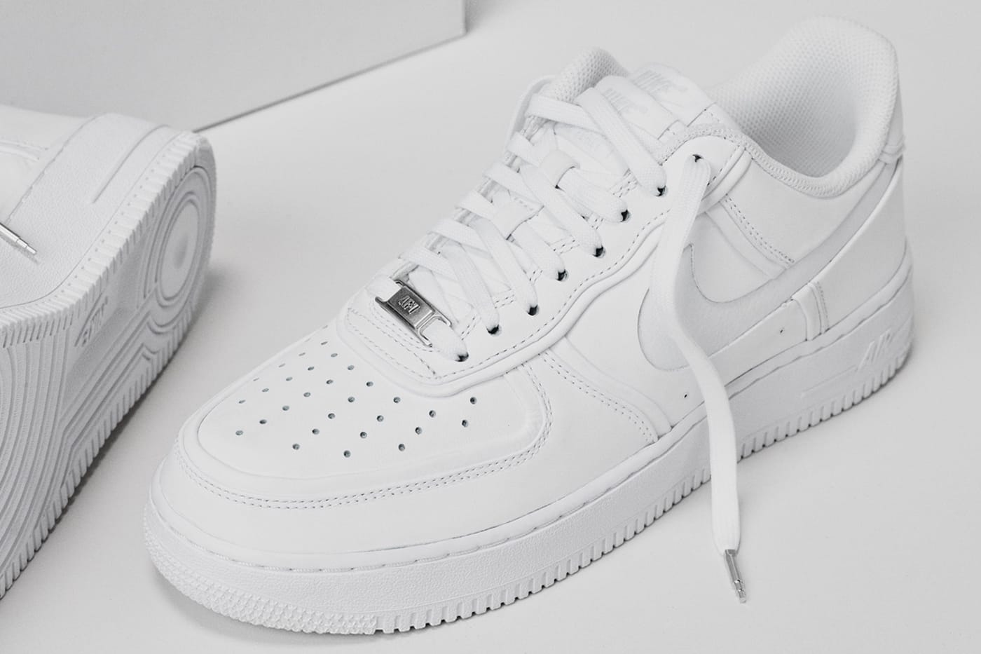 how to clean air force 1 tongue