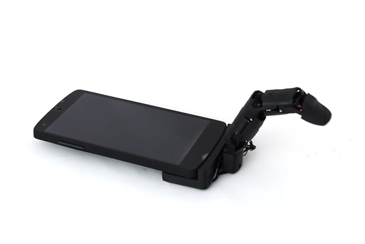 The "Mobilimb" Gives Your Smart Phone Its Own Appendage