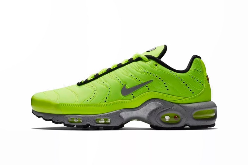 nike air max plus prm premium black matte silver volt full volt matte silver