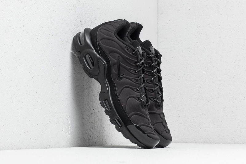 Nike Air Max Plus SE Triple Black Midnight Navy blue white premium suede mudguard molded neoprene tuned air tn 918240002 918240401