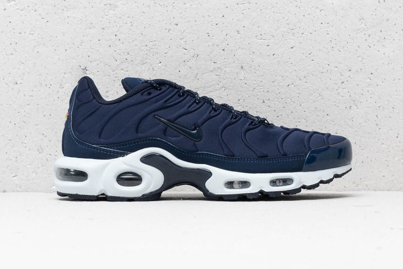Nike Air Max Plus SE Triple Black Midnight Navy blue white premium suede mudguard molded neoprene tuned air tn 918240002 918240401