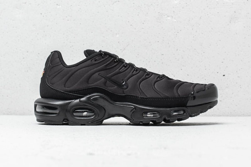 Nike Air Max Plus SE Triple Black Midnight Navy blue white premium suede mudguard molded neoprene tuned air tn 918240002 918240401