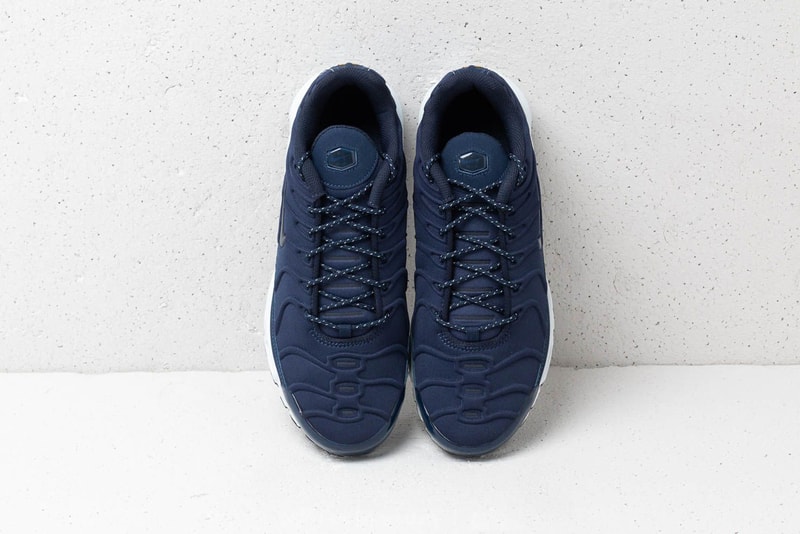 Nike Air Max Plus SE Triple Black Midnight Navy blue white premium suede mudguard molded neoprene tuned air tn 918240002 918240401