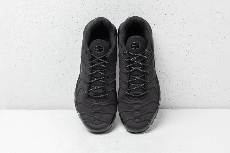 Nike Air Max Plus SE Triple Black Midnight Navy blue white premium suede mudguard molded neoprene tuned air tn 918240002 918240401