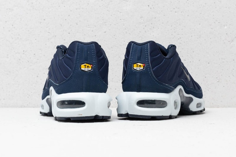Nike Air Max Plus SE Triple Black Midnight Navy blue white premium suede mudguard molded neoprene tuned air tn 918240002 918240401