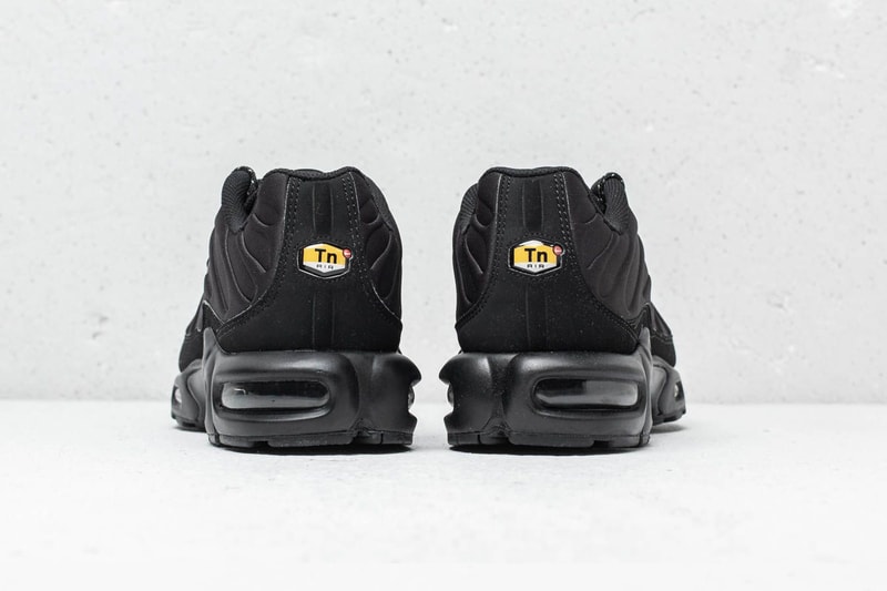Nike Air Max Plus SE Triple Black Midnight Navy blue white premium suede mudguard molded neoprene tuned air tn 918240002 918240401