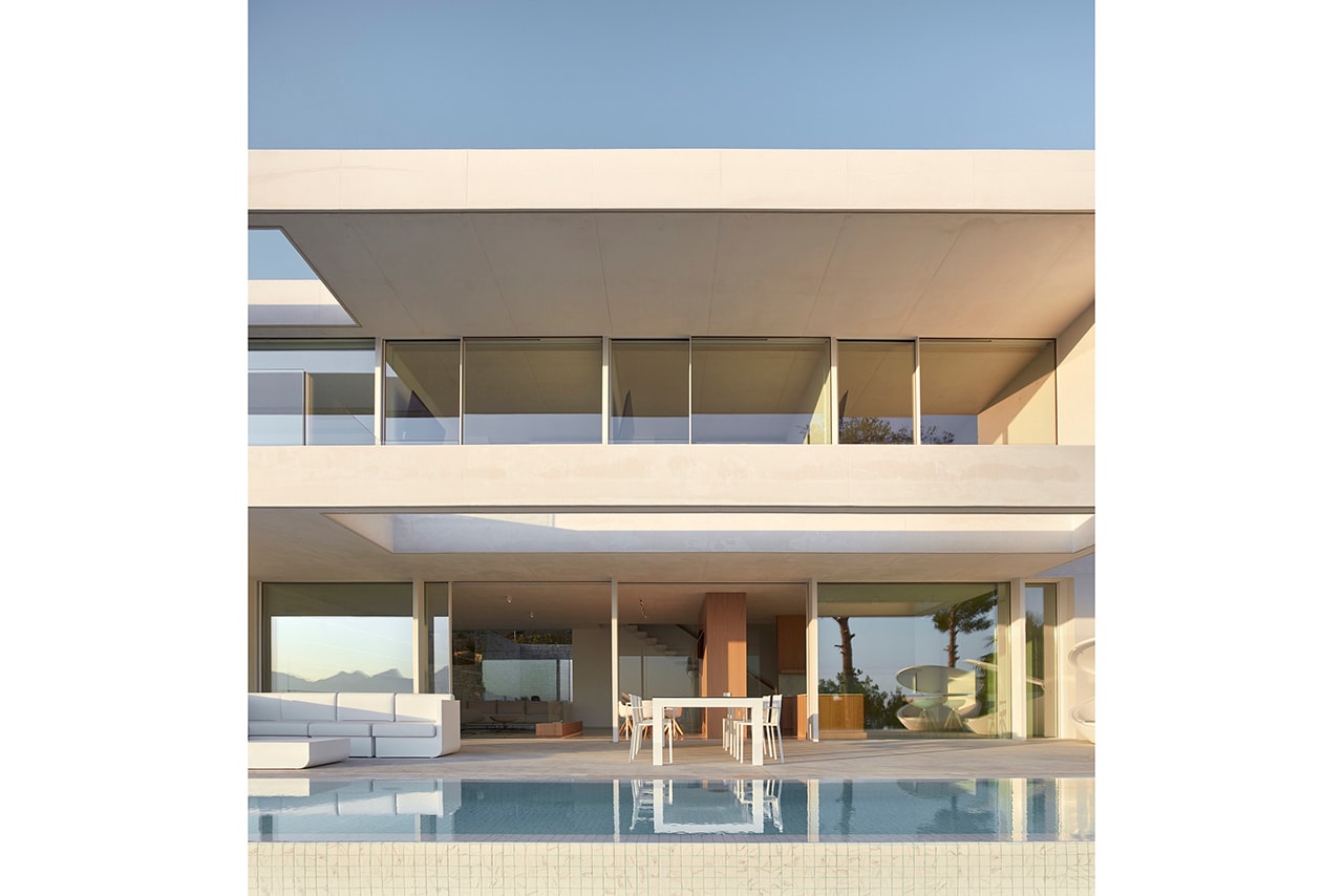 Oslo House Ramon Esteve Estudio Alicante Spain Architect Architecture Homes Houses White Sleek Modern Interior Exterior Swimming Pool Design