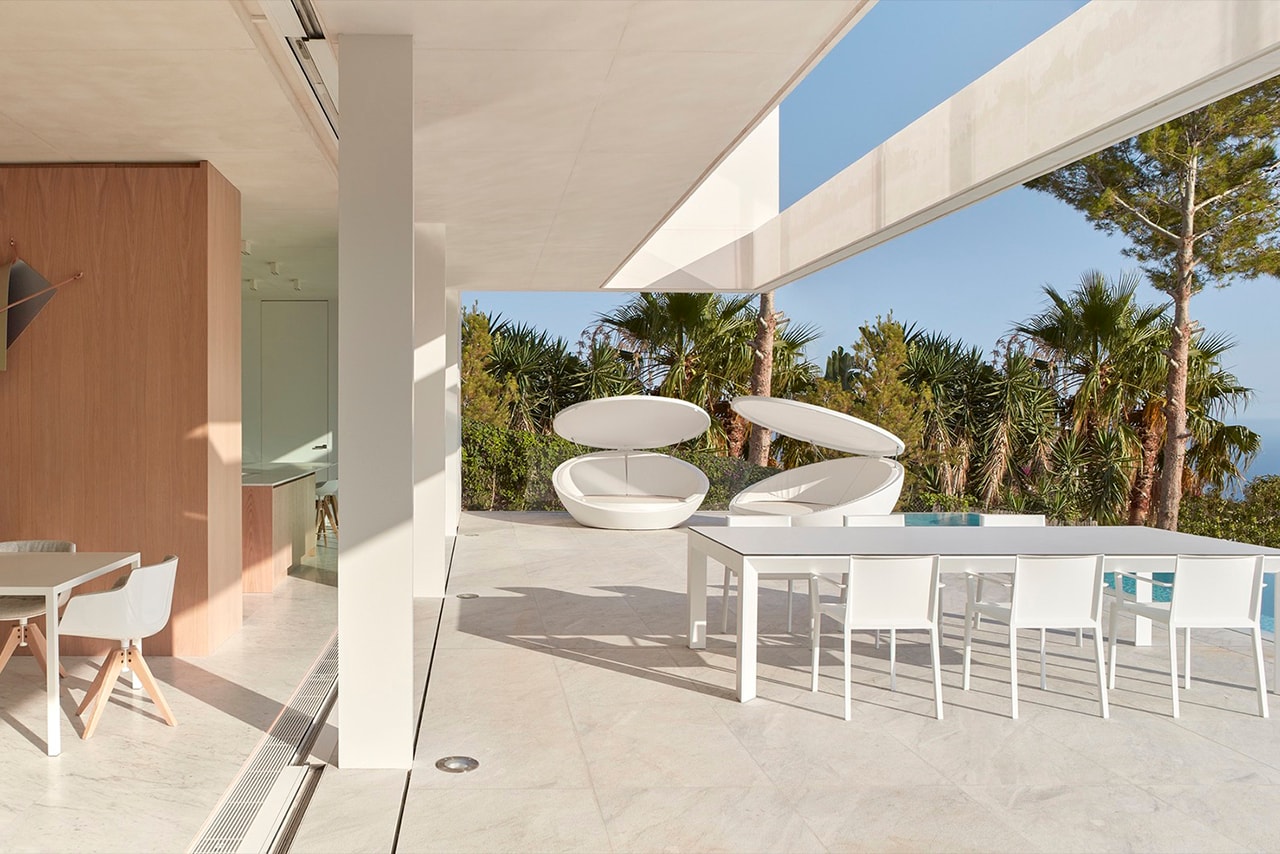 Oslo House Ramon Esteve Estudio Alicante Spain Architect Architecture Homes Houses White Sleek Modern Interior Exterior Swimming Pool Design