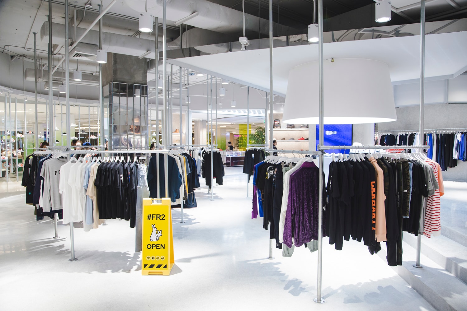 UPPERGROUND CentralWorld Flagship Opening Recap Thailand Bangkok Streetwear Street Fashion Carnival FR2 YIB Youths in Balaclava Chaotic Surf is Dead Takara Wong Poliquant Magic Stick Blackbarrett WVS Indigoskin SSAP