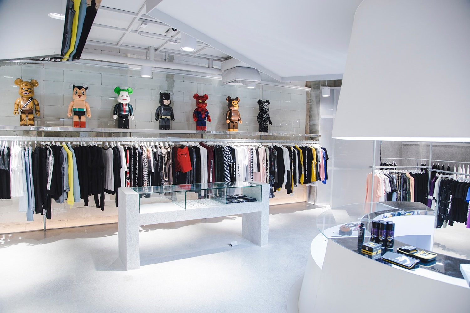 UPPERGROUND CentralWorld Flagship Opening Recap Thailand Bangkok Streetwear Street Fashion Carnival FR2 YIB Youths in Balaclava Chaotic Surf is Dead Takara Wong Poliquant Magic Stick Blackbarrett WVS Indigoskin SSAP