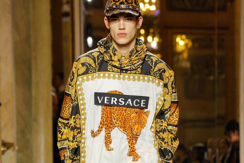 versace pre fall 2019 new york fashion week anniversary donatella gianni birthday runway show presentation italy debut america