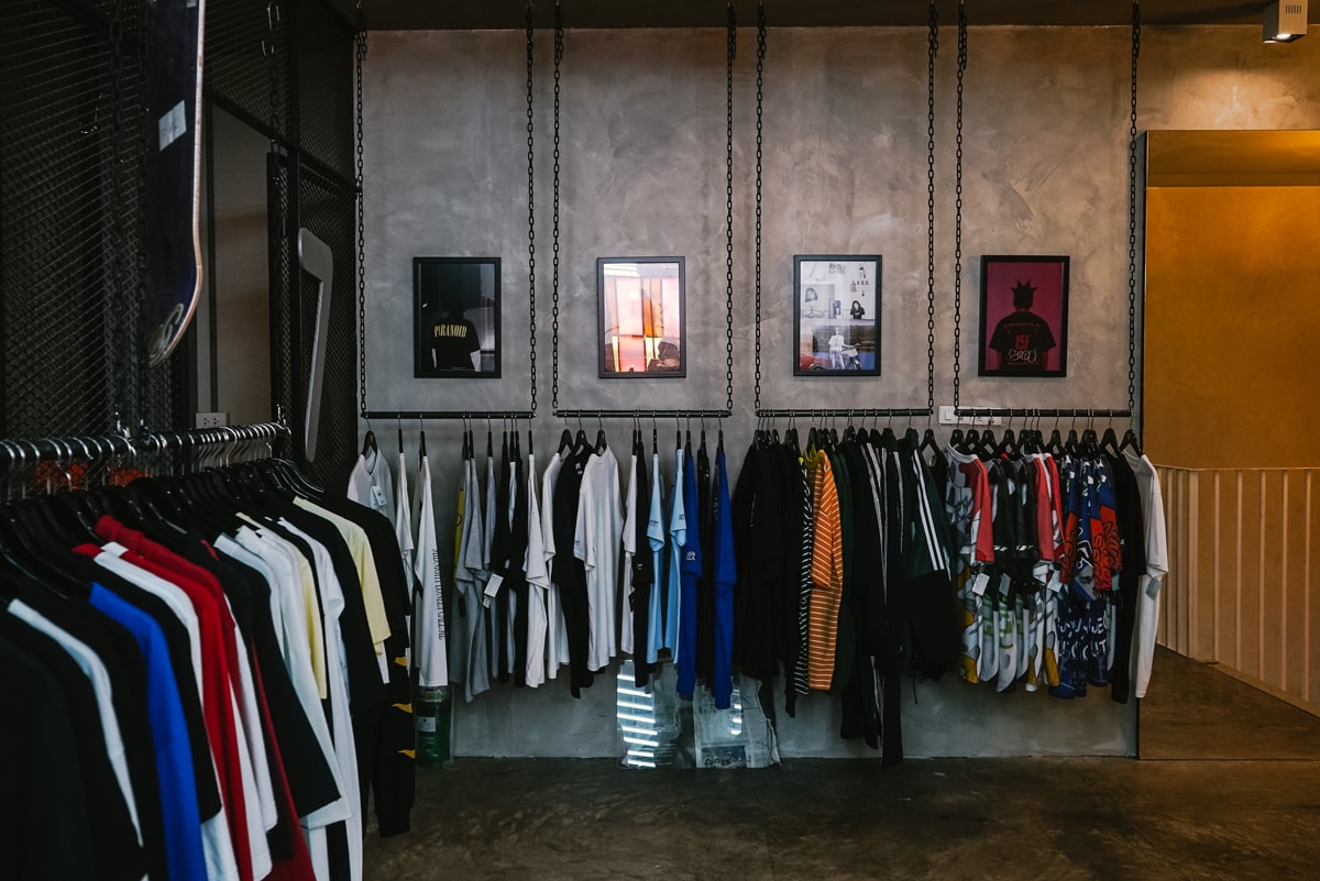 タイ・バンコクで訪れたいスポット 12 選 HYPEBEAST Bangkok Thailand City Guide Restaurants Cafes Bars Market ad lib Hotel Bar Issaya Siamese Club Red Diamond Café The Rabbit Hole Black Amber Social Club Pacamara Coffe e Roaster x Specialty Coffee Lab Sor Roongroj Night Train Market Srinakarin UPPERGROUND CARNIVAL best food shopping sneakers 