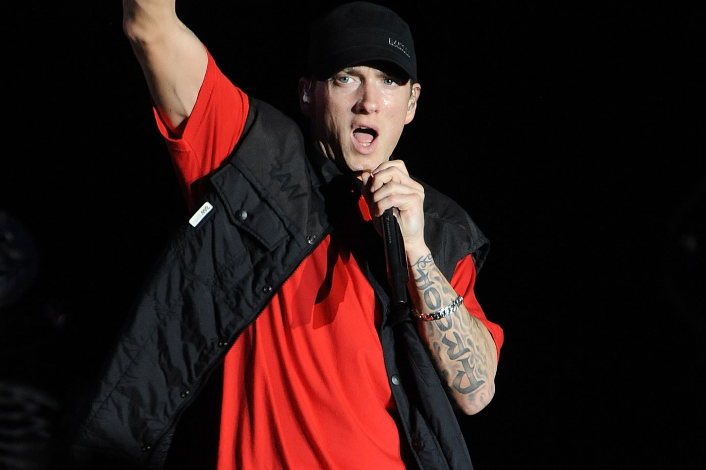 Eminem featuring Royce Da 5'9 - Living Proof