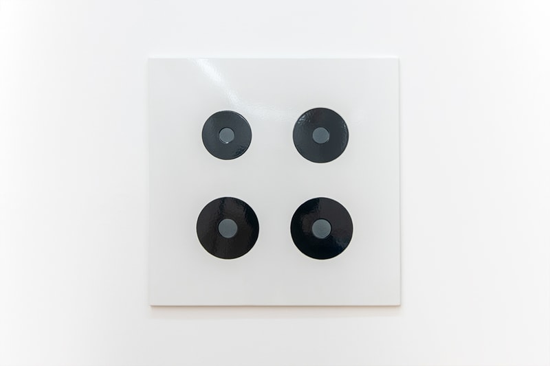 Gagosian HK Laws of Motion Exhibition Recap photos readymade pictures paintings art objects sculptures Josh Kline Jeff Koons Cady Noland Rosemarie Trockel Jeff Wall Anicka Yi. 