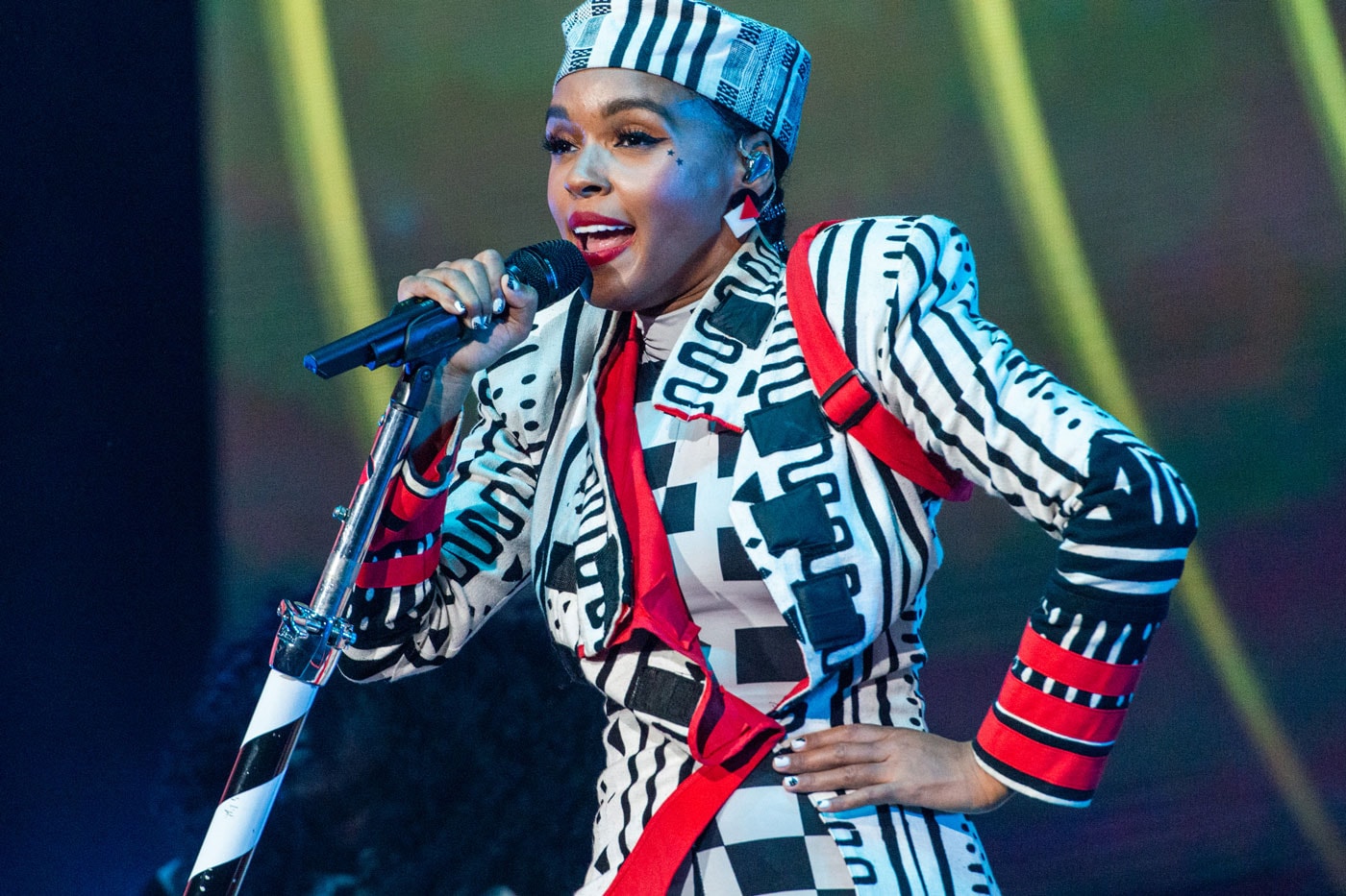 Janelle Monáe featuring Cee-Lo Green - Lay It Down (Fuse TV)