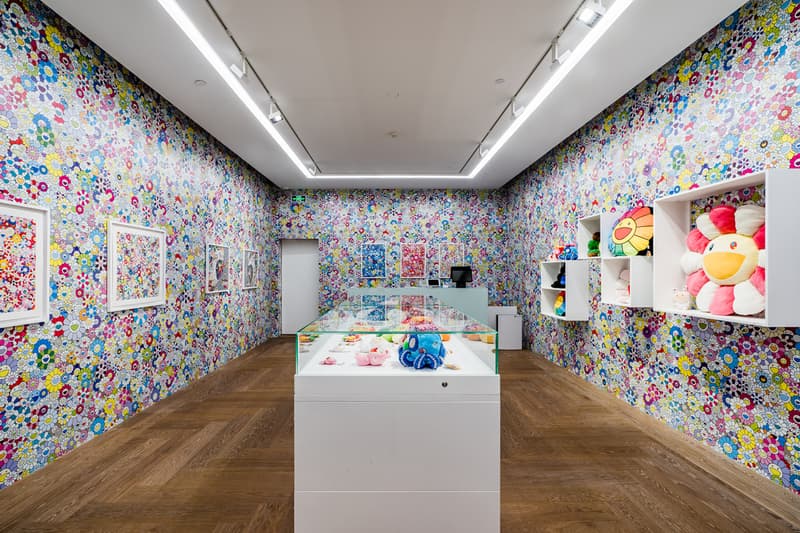 takashi murakami in wonderland perrotin shanghai exhibition artworks paintings sculptures installations