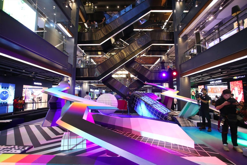 Flipe Pantone W3-Dimensional Park Bangkok Siam Center artwork installations color Thailan paintings futuristic 