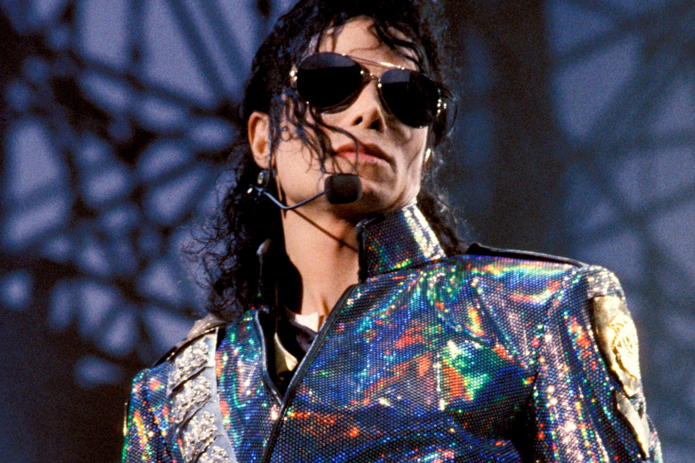 Michael Jackson featuring Akon - Hold My Hand