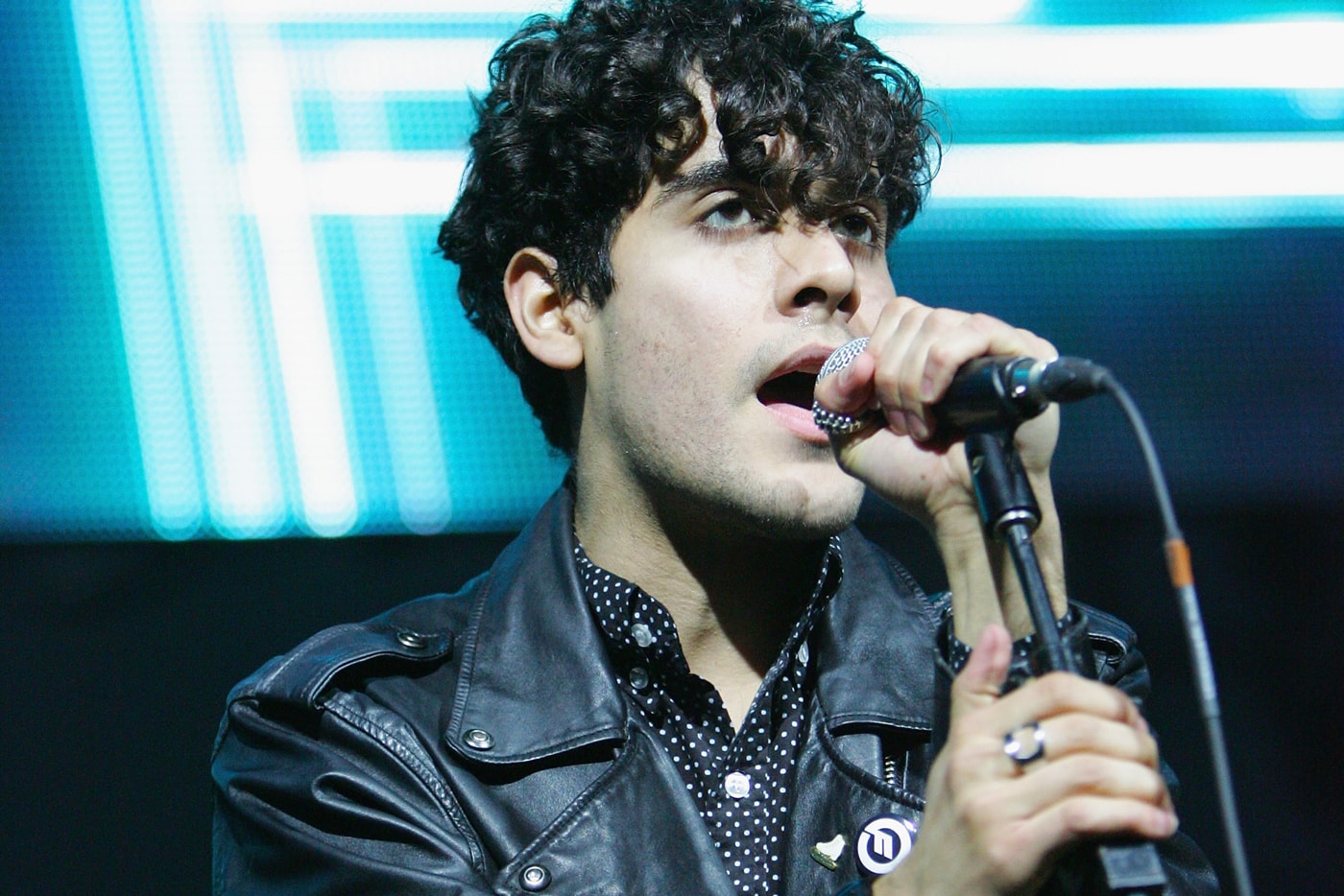 Neon Indian – Children of the Revolution (T. Rex cover)