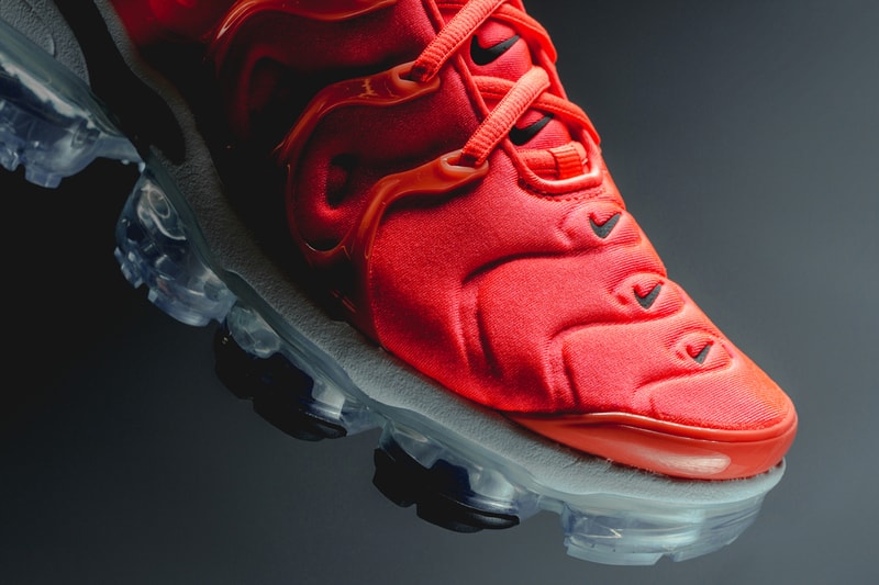 Nike Air Vapormax Plus Bright Crimson Black