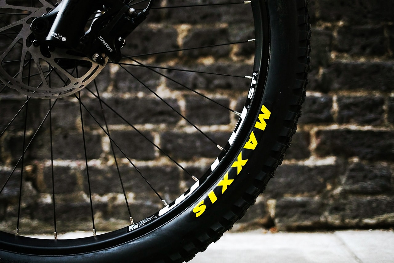 Supreme Santa Cruz Chameleon 27.5"+ Complete Mountain Bike red logo black tires frame maxxis spokes yellow wheel