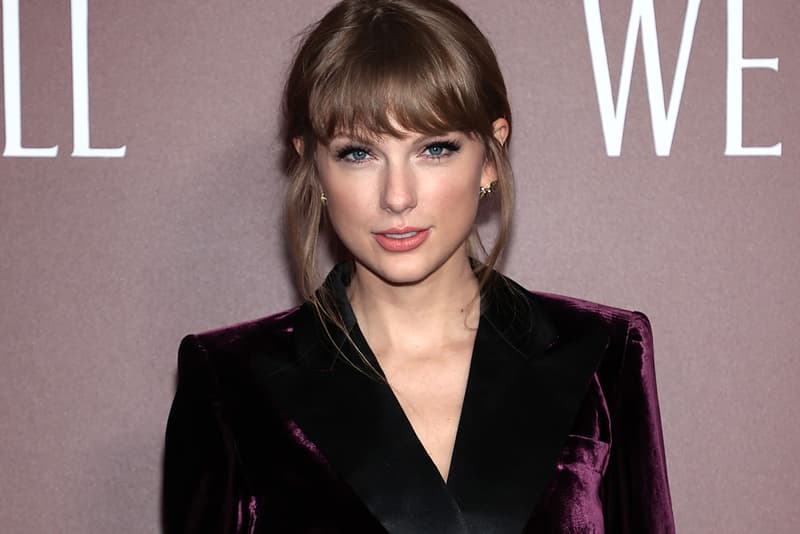 Taylor Swift Meets Her Doppelganger