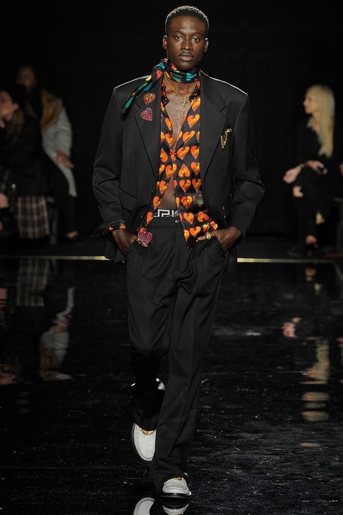 versace pre fall 2018 collection fw18 2019 winter autumn clothes first american show runway safety pin dress