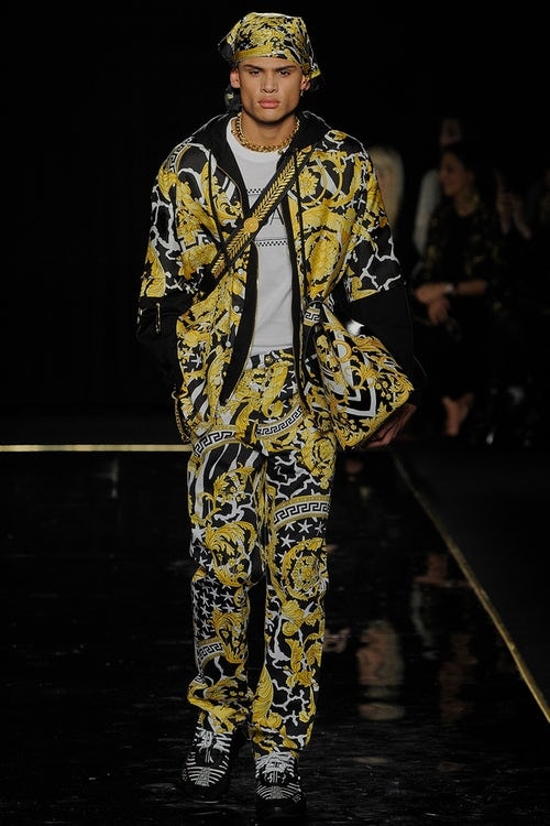 versace pre fall 2018 collection fw18 2019 winter autumn clothes first american show runway safety pin dress