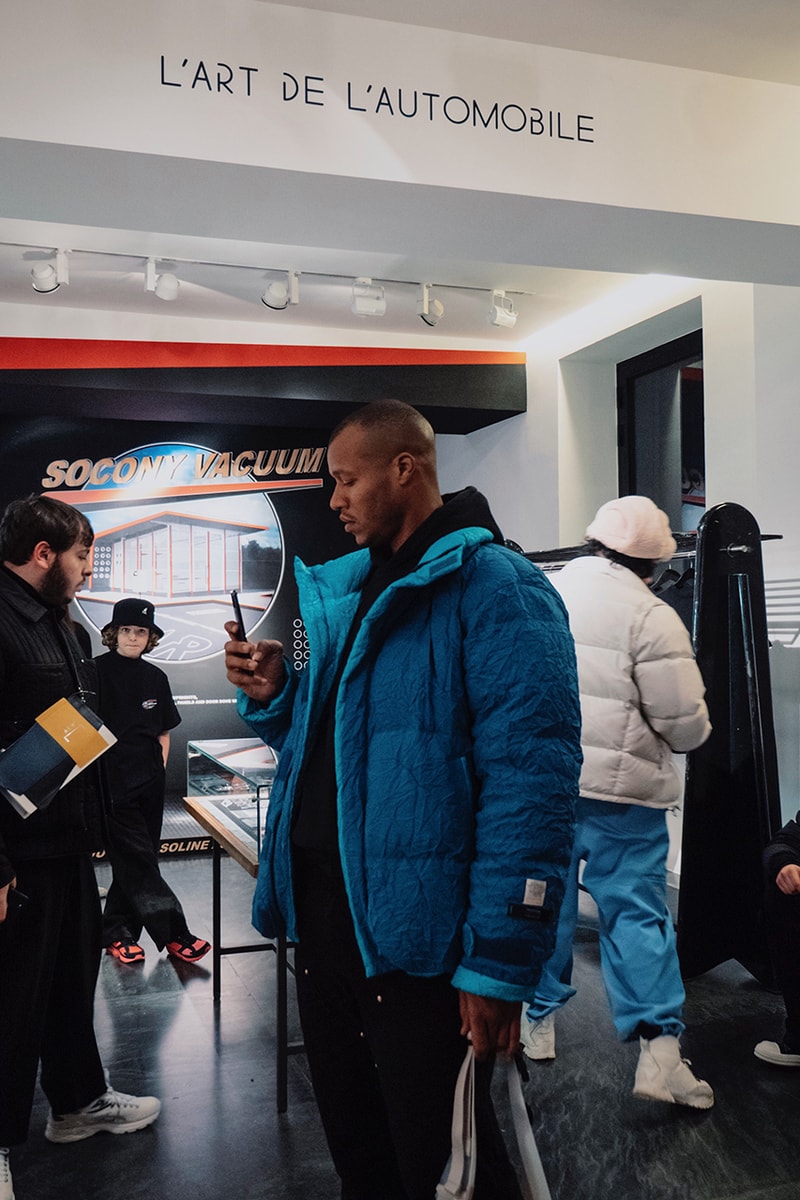 L'art de l'automobile "Out of Gasoline" pop-up arthur kar t-shirt crewneck mock neck mobil petrol station oil socony vaccuum exhibition car terminology  