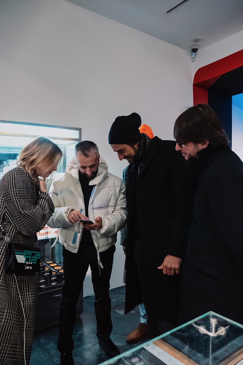 L'art de l'automobile "Out of Gasoline" pop-up arthur kar t-shirt crewneck mock neck mobil petrol station oil socony vaccuum exhibition car terminology