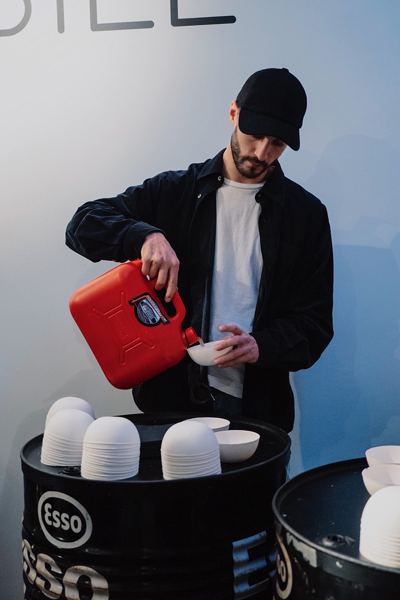 L'art de l'automobile "Out of Gasoline" pop-up arthur kar t-shirt crewneck mock neck mobil petrol station oil socony vaccuum exhibition car terminology  
