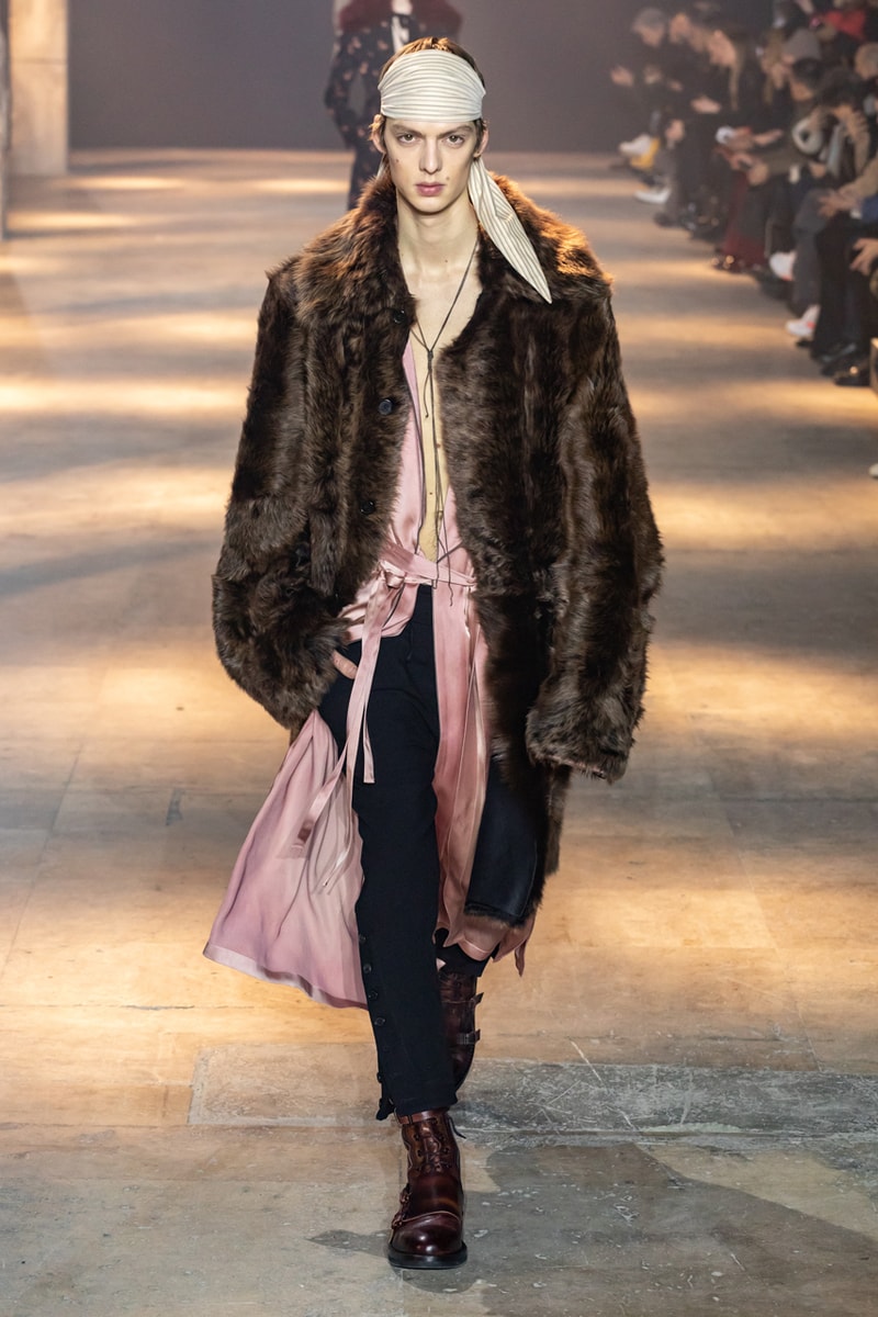 Ann Demeulemeester Fall Winter 2019 Collection FW19 runway paris clothes black green blue pants outerwear jackets coats headgear headbands accessorie