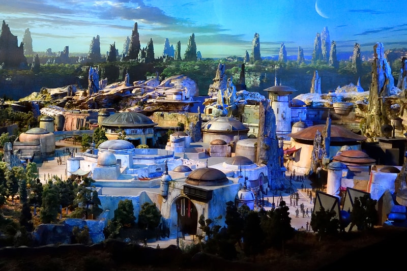 Disneyland's 'Star Wars: Galaxy's Edge' Comic theme park backdrop story anecdote batuu black spire outpost ethan sacks will sliney lucasfilm disney walt disney Dok-Ondar Ithoria 