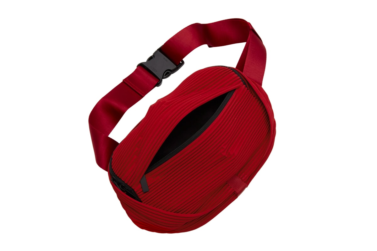 Homme Plissé Issey Miyake Pleated Waist Bag Black Red Release info Date