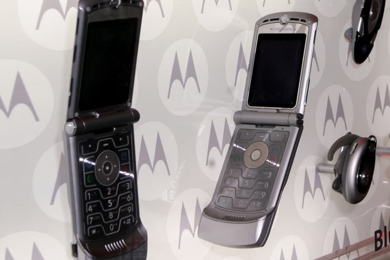 Motorola RAZR flip phone 2019 Revival release info date price Lenovo smart